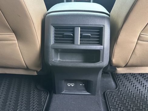 Used 2020 Volkswagen Atlas Cross Sport SE FWD image 20