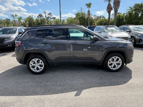 Used 2024 Jeep Compass Latitude AWD/4WD image 8