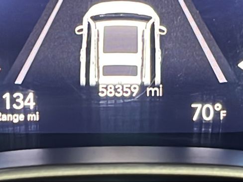 Used 2023 Chrysler Pacifica Touring-L FWD image 10