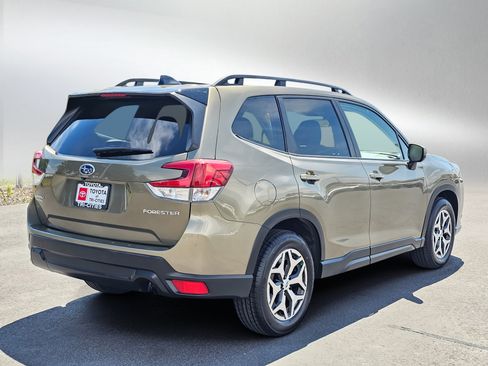 Used 2024 Subaru Forester Premium AWD/4WD image 5