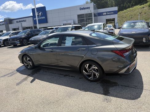 Used 2024 Hyundai Elantra SEL w/ Convenience Package FWD image 11