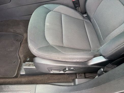 Used 2017 Ford Explorer XLT w/ Equipment Group 201A image 19