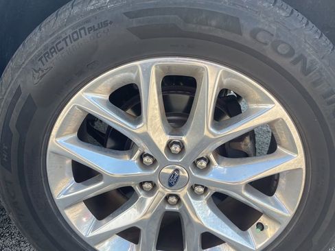 Used 2020 Ford Expedition XLT image 16