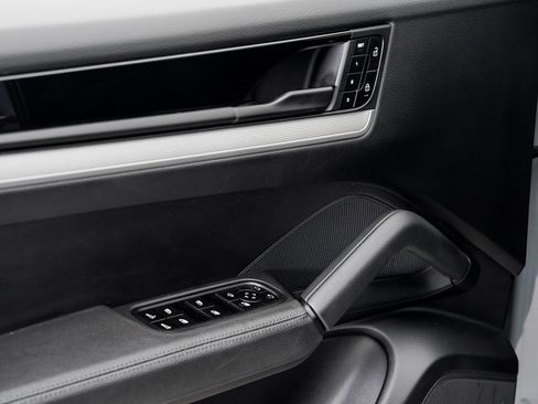 Used 2024 Porsche Cayenne image 8