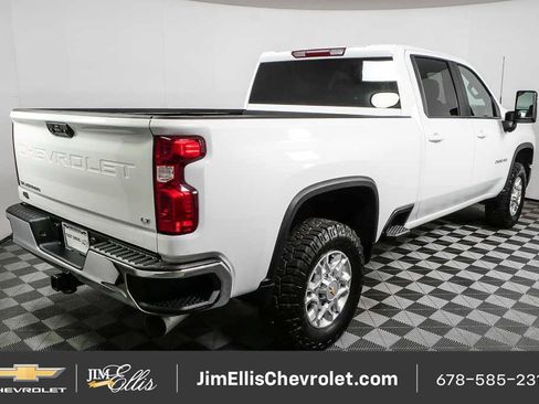Used 2024 Chevrolet Silverado 2500 LT AWD/4WD image 3