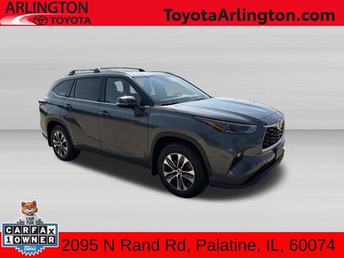 Used 2022 Toyota Highlander XLE AWD/4WD image 1