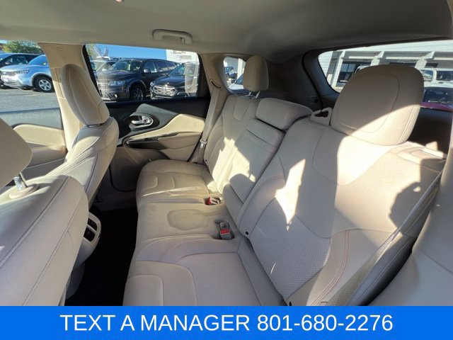 Used 2019 Jeep Cherokee Latitude w/ Cold Weather Group FWD image 36