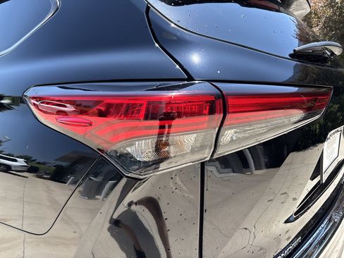 Used 2023 Toyota Highlander Platinum AWD/4WD image 11
