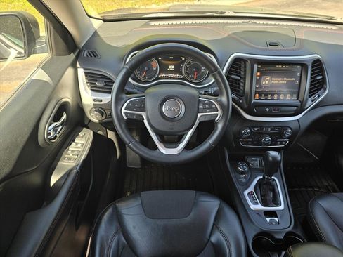 Used 2016 Jeep Cherokee Trailhawk w/ Comfort/Convenience Group AWD/4WD image 13