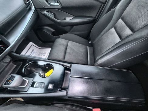 Used 2024 Nissan Rogue SV image 26