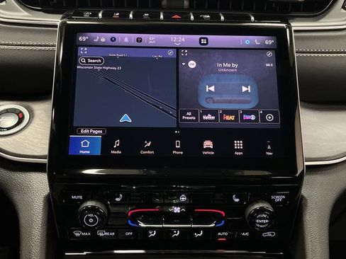 New 2025 Jeep Grand Cherokee L Limited w/ Trailer Tow Package image 8