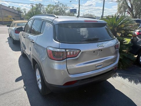 Used 2017 Jeep Compass Sport image 3