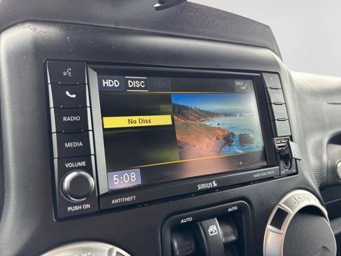 Used 2017 Jeep Wrangler Sahara w/ Connectivity Group AWD/4WD image 21