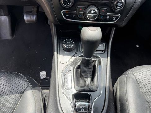 Used 2019 Jeep Cherokee Limited AWD/4WD image 27