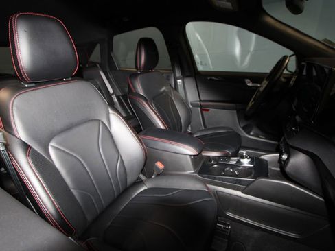 Used 2025 Ford Escape ST-Line Elite w/ Premium Technology Package image 21