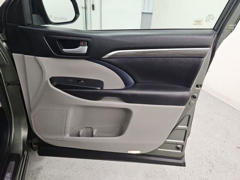 Used 2017 Toyota Highlander Limited Platinum image 40