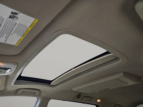 Used 2016 Toyota Sienna XLE Premium FWD image 6