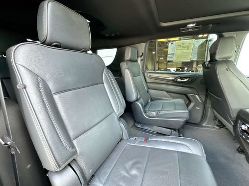 Used 2024 GMC Yukon XL Denali AWD/4WD image 29