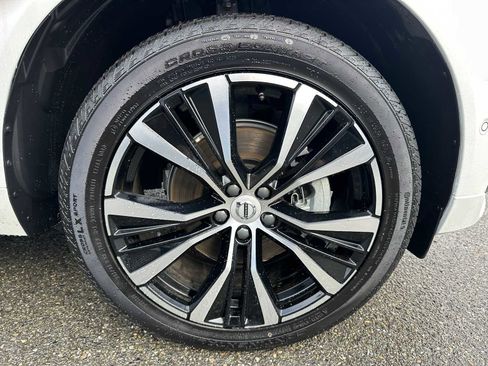 Used 2025 Volvo XC60 B5 Plus w/ Protection Package Premier image 9