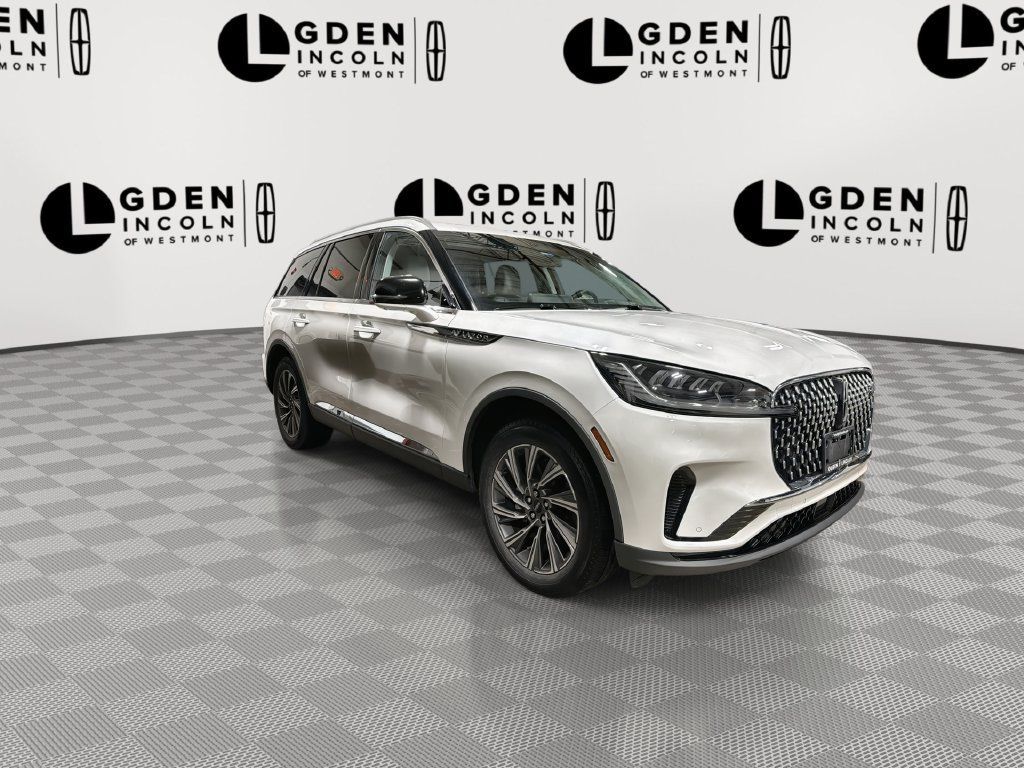 Used 2025 Lincoln Aviator AWD image 2