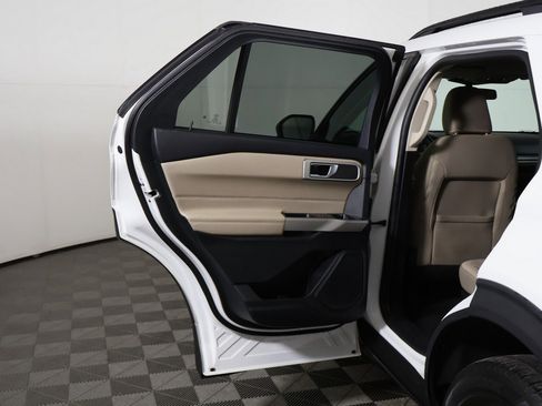 Used 2022 Ford Explorer XLT image 21