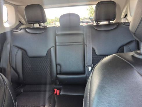 Used 2018 Jeep Compass Latitude FWD image 14