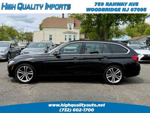 Used 2018 BMW 330i xDrive Wagon AWD/4WD image 4