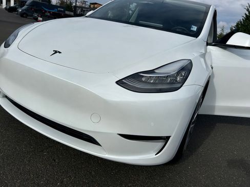 Used 2021 Tesla Model Y Long Range image 36