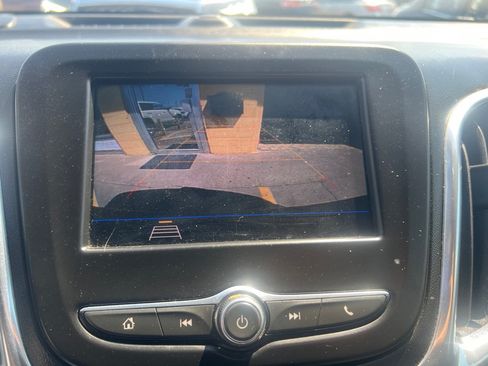 Used 2020 Chevrolet Equinox LT FWD image 21