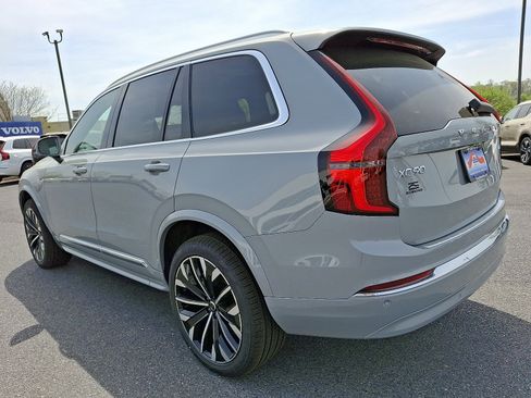 New 2025 Volvo XC90 B6 Core w/ Climate Package image 3