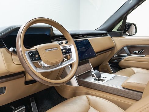 Used 2025 Land Rover Range Rover SE AWD/4WD image 8