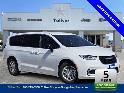 New 2026 Chrysler Pacifica Select