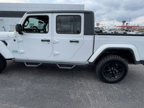 Used 2022 Jeep Gladiator Willys image 3