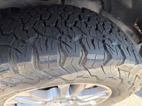 Used 2019 Ford F150 Lariat RWD image 2