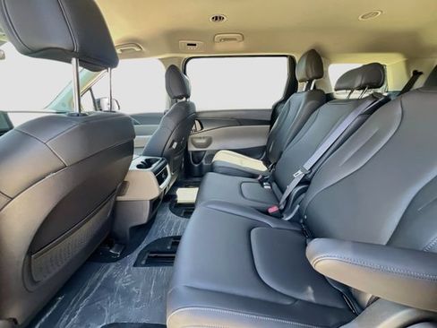 New 2026 Kia Carnival FWD image 25