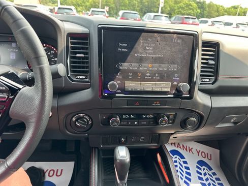 Used 2022 Nissan Frontier PRO-4X w/ Technology Package AWD/4WD image 22