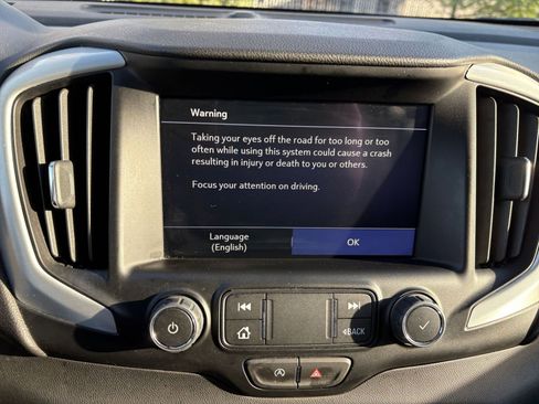 Used 2024 GMC Terrain SLT image 21