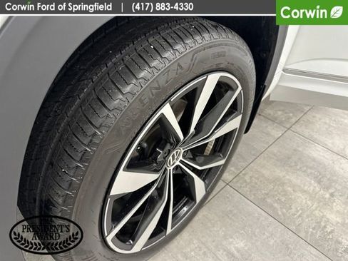 Used 2024 Volkswagen Atlas SEL Premium R-Line image 38