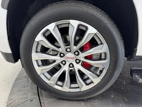 Used 2021 GMC Yukon Denali w/ Denali Premium Package AWD/4WD image 10