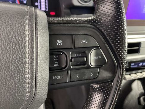 Used 2025 Toyota Tacoma SR5 AWD/4WD image 16