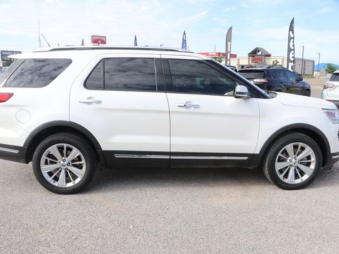 Used 2018 Ford Explorer Limited w/ Equipment Group 301A AWD/4WD image 8