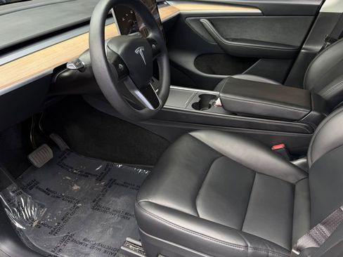 Used 2025 Tesla Model Y Long Range RWD image 16