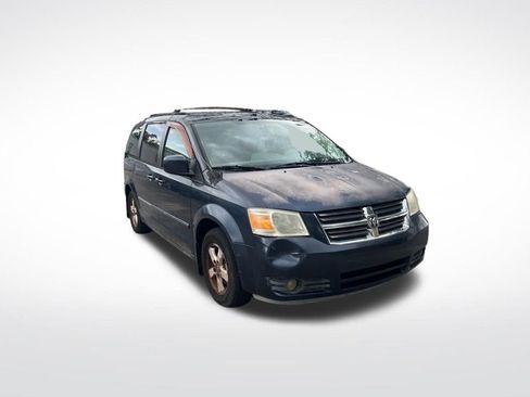 Used 2008 Dodge Grand Caravan SXT w/ Entertainment Group 2 FWD image 2