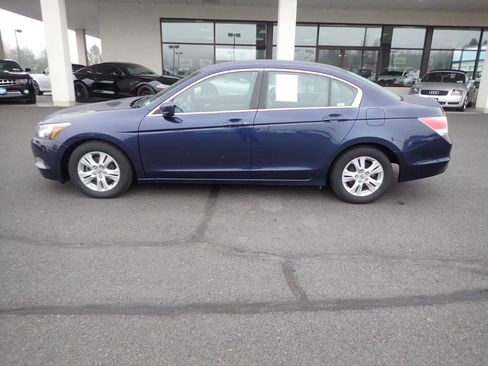 Used 2010 Honda Accord LX-P image 2
