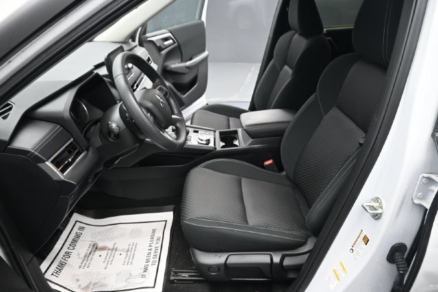 Used 2024 Mitsubishi Outlander ES AWD/4WD image 15
