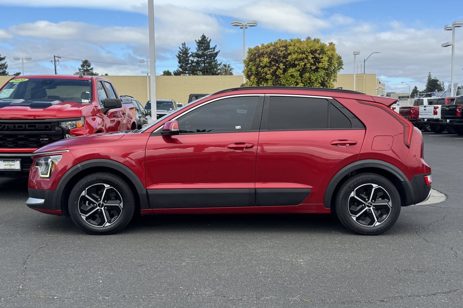 Used 2023 Kia Niro EX FWD image 8