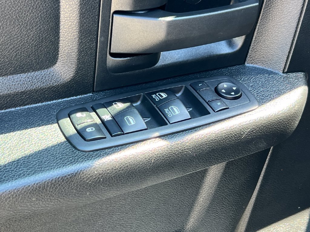 Used 2022 RAM 2500 Tradesman w/ Chrome Appearance Group AWD/4WD image 6