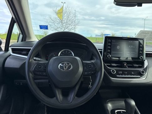 Used 2020 Toyota Corolla LE FWD image 21