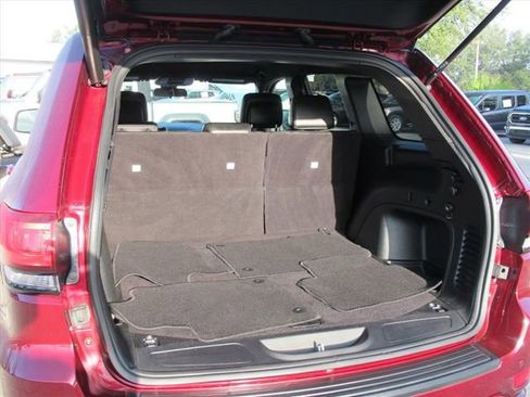 Used 2021 Jeep Grand Cherokee Laredo X image 30