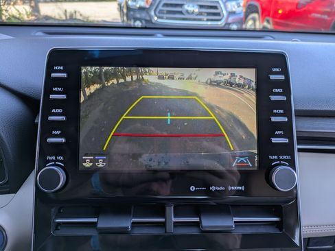 Used 2021 Toyota Avalon XLE image 12